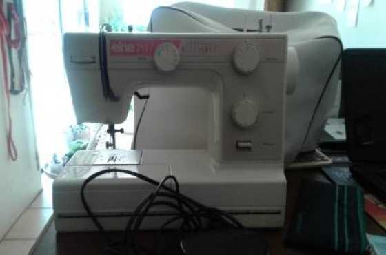 Elna 711 - Sewing machine