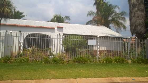 ELOFFSDAL - 3 Bedroom Duet House  R900 000