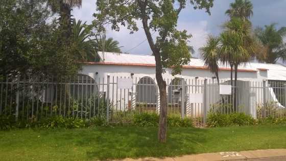 ELOFFSDAL - 3 Bedroom Duet House  R950 000