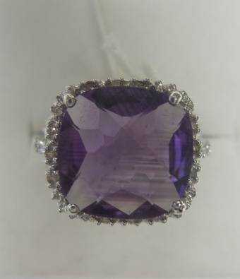 Eloquent tanzanite dress ring