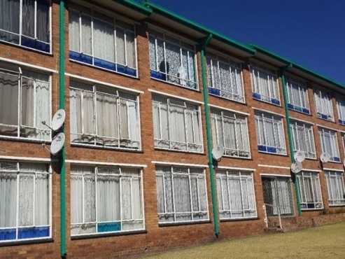 Elsburg 2Beds, bathroom, kitchen, lounge, Rental R3640