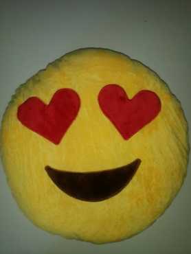 Emoji Smiley Emoticon Yellow Round Cushion Pillow EXCELLENT VALENTINES GIFT