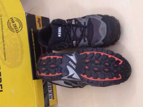 ENDURO-MAX SAFETY SHOES