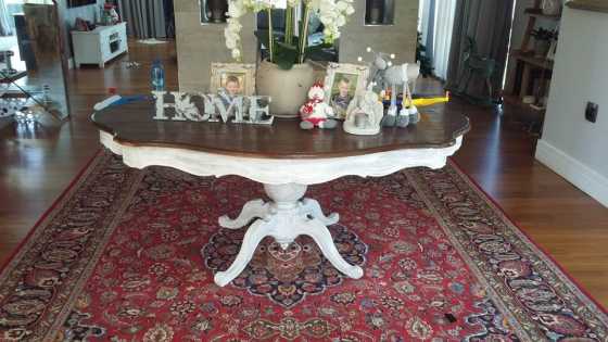 Entrance table