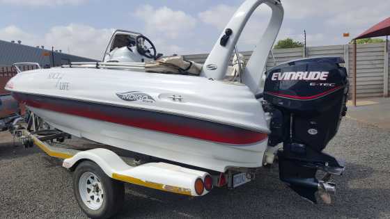 Evinrude E-Tec 115hp Outboard Motor On Indigo Center Console