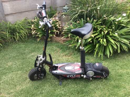 Evo 800w electric scooter in good condition for sale for R4500