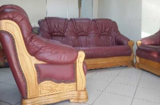 Exceptionally beautiful lounge suite R 8500