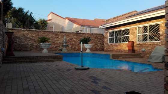 FACE BRICK DELIGHT IN NORTHCLIFF EXT 25. R2300 000.00