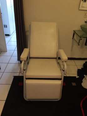 Facial reclining chair