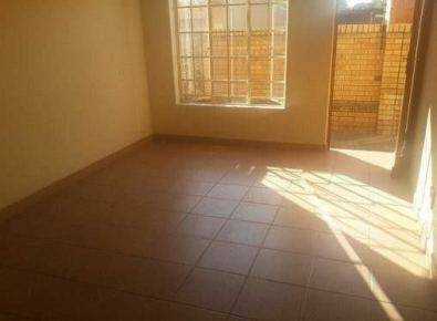 Fairview neat Ellis Park 1bed, bathroom, kitchen