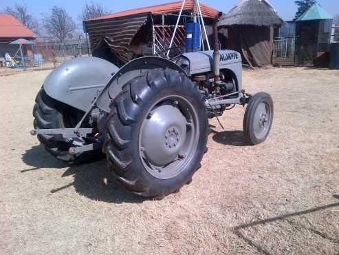 Ferguson tractor (Vaaljapie) 4-sale-Prize negotiable.