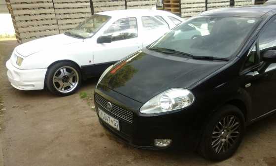 Fiat stilo and ford sierra both going
