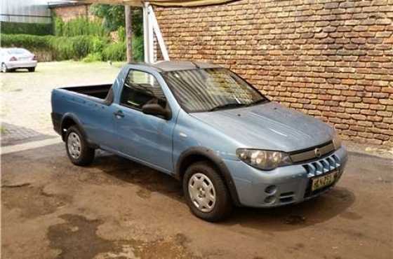 Fiat Strada 1.6I MANUAL 2006.  In good condition for more  info call 0110537351