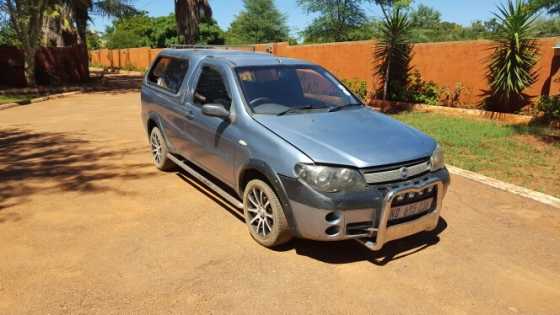 Fiat Strada Bakkie with colour coded canopy