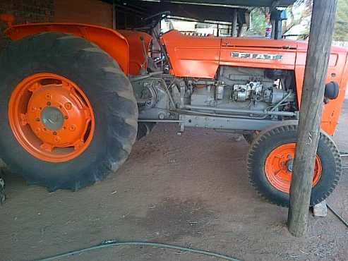 Fiat tractor for sale.. Motor redun... Good Running condittion... Call Charl or Jen 0603644174
