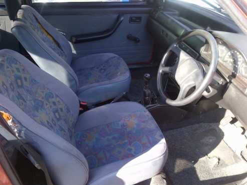 fiat uno 1.1 1997 200000km r19950-00  5 speed  fuel saver  cd radio  semi leather interior  alarm an