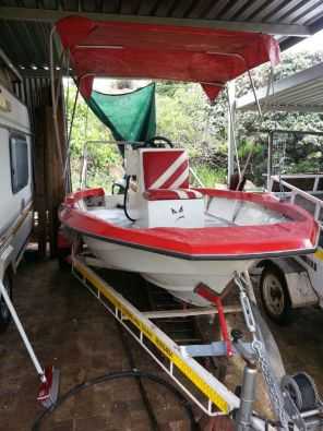 Fishing boat centre console boat