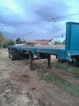 flat deck tri-axle trailer