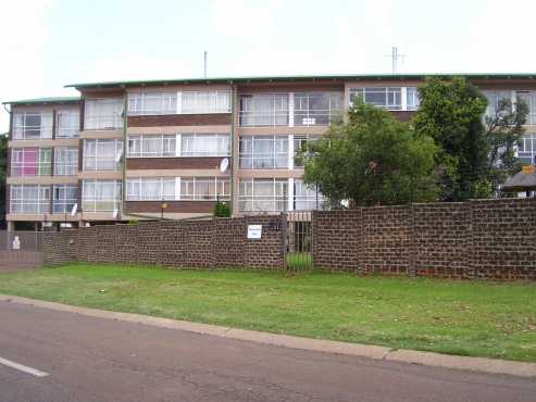 FLAT IN RHODESFIELD CLOSE TO GAITRAIN STATION