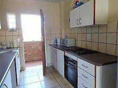 Florida open plan bachelor bathroom, kitchen R2550