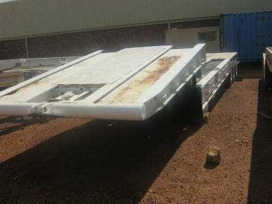 Folding goose neck trailer