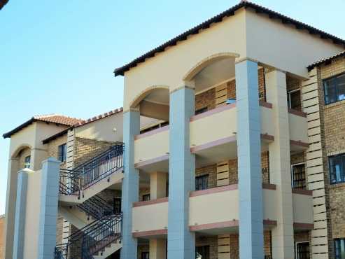 For Rent 2 Bedroom Apartment  in Die Hoewes