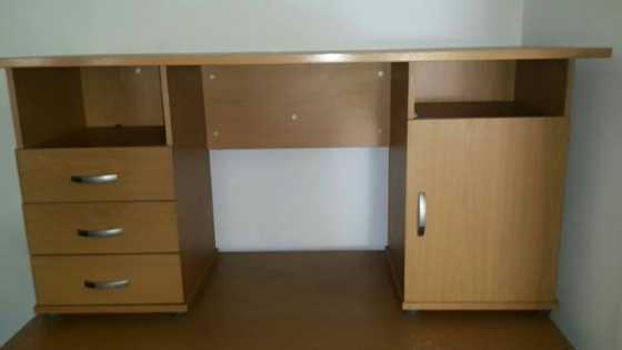 For sale 2 x desks and 1x round 4 seater table