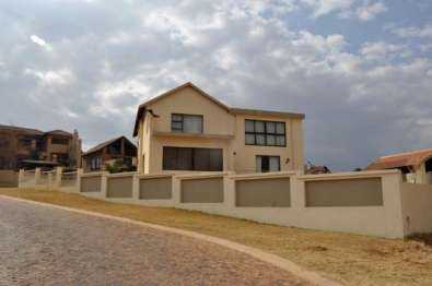 For Sale four bedroom House situated in Bronkhorst