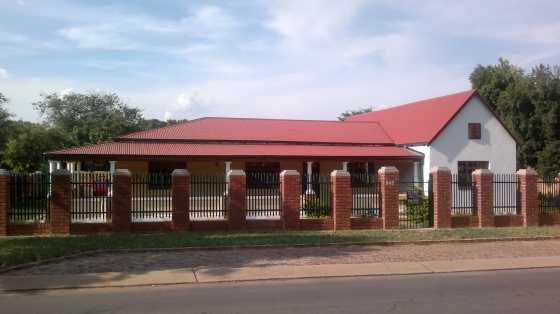 For sale  to rent Farm house in the city - Pretoria Gardens area