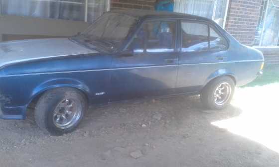 Ford escort with 2l enjin 4 door