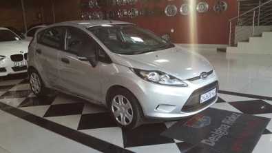 Ford Fiesta 1.4 i Ambiente 5 Drs