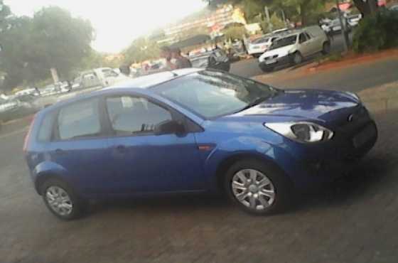 Ford Figo 1400. Model 2012 - Metallic Blue