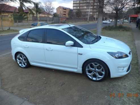 Ford Focus 2.5 ST 6 Speed