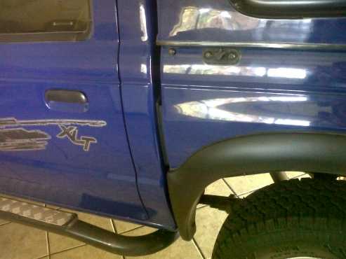 FORD RANGER 2.5TD DOUBLE CAB 4X4 XLT DOUBLE CAB BAKKIE ( 4 X 4 ) CARS FOR SALE IN GAUTENG