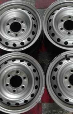 FORD RANGER16 Inch STEEL RIMS Set of 4 for R1000.