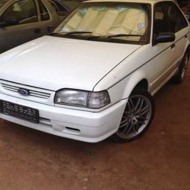 Ford Tracer 2000model with Hi-fi sound amp 17quotmags