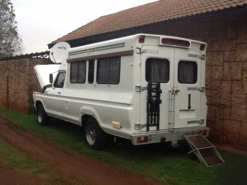 ford V8 F250 camper