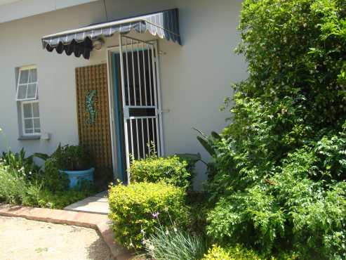 Fourways garden studio, own entrance kitchen and bathroom ...