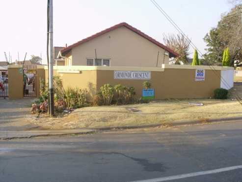 FREE STANDING CLUSTER TOWNHOUSE FOR SALE IN ORMONDE R780 000