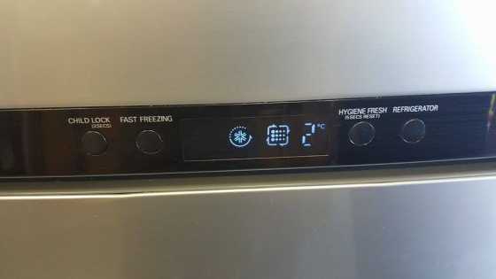 Fridge LG with water despenser.