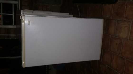 fridgemaster bar fridge 110 liter white