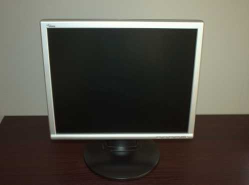 Fujitsu Siemens 17quot PC Monitor Display