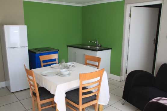 Full furnished short and medium term MelvilleWestdene near UJ and campus square