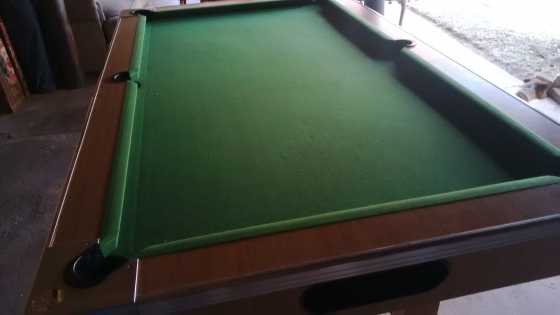 FULL SIZE POOL TABLE