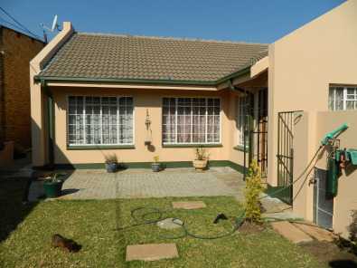 Full title townhouse for sale in Bronkhorstspruit
