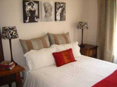 FULLY FURNISHED 1.5 BEDROOM SIMPLEX CENTURION