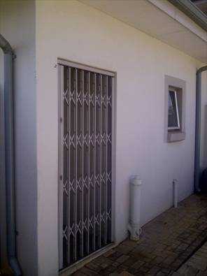 FULLY FURNISHED APARTMENT, LYNNWOOD,  OWN ENTRANCE