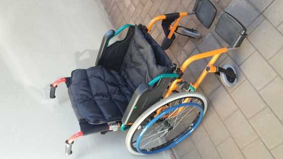 FUNKY WHEEL CHAIR - COLOURFUL