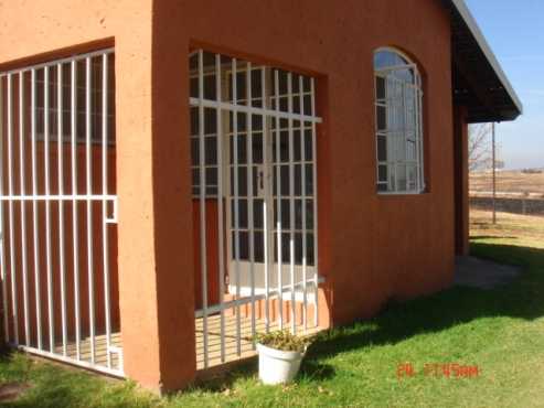 Furnished garden cottage on plot near Lanseria  Just off Molebongwe Dr at Lion Park robots