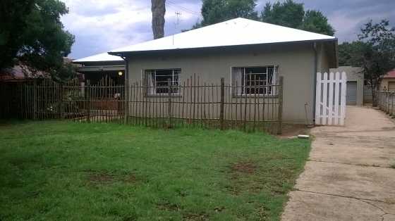 Furnished room in student house for R1000 a month